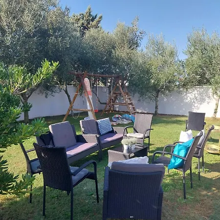 Vedorna - Big Wellness House Near Beach, Pool, Wellness With Jacuzzi & Sauna, Game Room, Table Tennis, Playground & Bbq, Pomer, Istria Willa Pomer