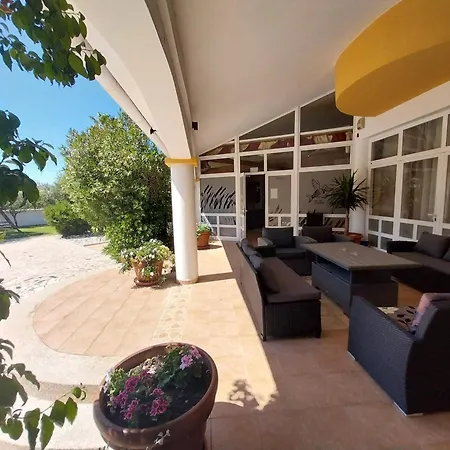 Vedorna - Big Wellness House Near Beach, Pool, Wellness With Jacuzzi & Sauna, Game Room, Table Tennis, Playground & Bbq, Pomer, Istria Pomer