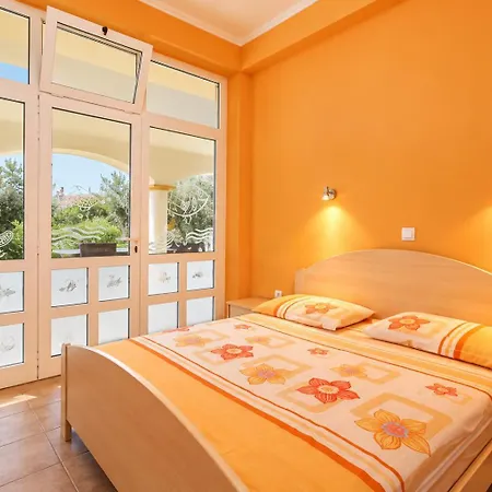 Vedorna - Big Wellness House Near Beach, Pool, Wellness With Jacuzzi & Sauna, Game Room, Table Tennis, Playground & Bbq, Pomer, Istria Pomer