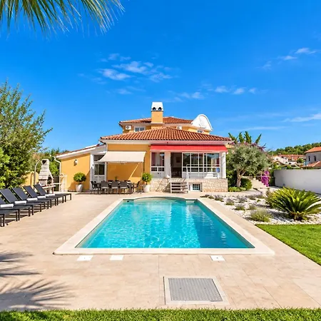Vedorna - Big Wellness House Near Beach, Pool, Wellness With Jacuzzi & Sauna, Game Room, Table Tennis, Playground & Bbq, Pomer, Istria Willa *