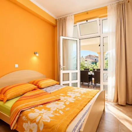 Vedorna - Big Wellness House Near Beach, Pool, Wellness With Jacuzzi & Sauna, Game Room, Table Tennis, Playground & Bbq, Pomer, Istria