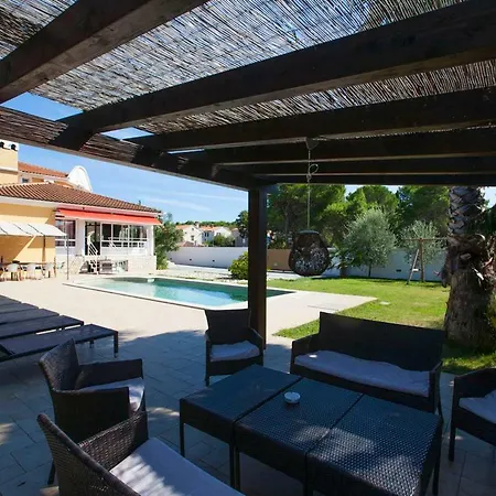 Vedorna - Big Wellness House Near Beach, Pool, Wellness With Jacuzzi & Sauna, Game Room, Table Tennis, Playground & Bbq, Pomer, Istria Pomer