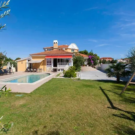Villa Vedorna - Big Wellness House Near Beach, Pool, Wellness With Jacuzzi & Sauna, Game Room, Table Tennis, Playground & Bbq, Pomer, Istria