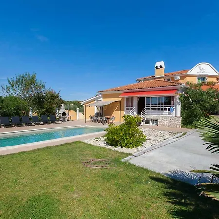Vedorna - Big Wellness House Near Beach, Pool, Wellness With Jacuzzi & Sauna, Game Room, Table Tennis, Playground & Bbq, Pomer, Istria Willa