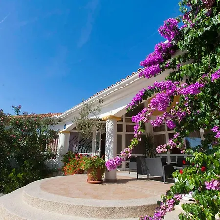 Vedorna - Big Wellness House Near Beach, Pool, Wellness With Jacuzzi & Sauna, Game Room, Table Tennis, Playground & Bbq, Pomer, Istria * Pomer