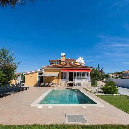 Villa Vedorna - Big Wellness House Near Beach, Pool, Wellness With Jacuzzi & Sauna, Game Room, Table Tennis, Playground & Bbq, Pomer, Istria
